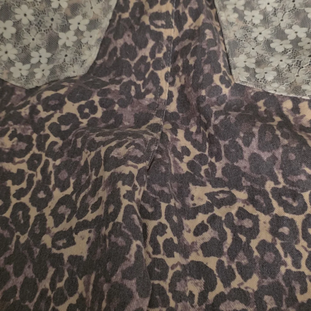 POL  Leopard Print Joggers with Pockets - Picture 6 of 8